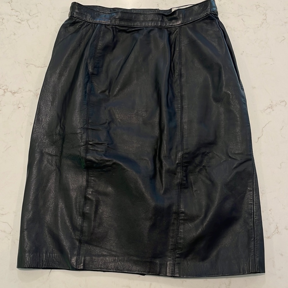 Cedars black leather skirt. Size 8. Barely worn. No tears or holes.